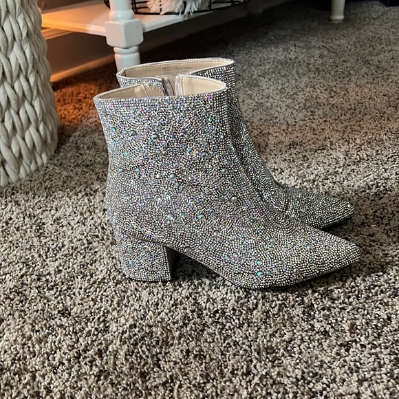 Betsey Johnson Kyla Bootie size 6 - Picture 3 of 6